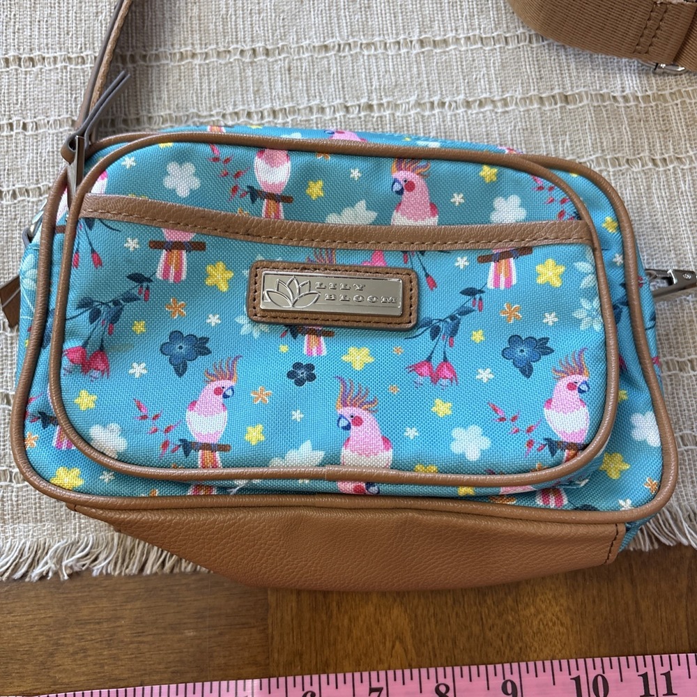 Lilly Bloom Crossbody Purse Cocketeil Blue Floral Adjustable Strap Zip Closure - Picture 1 of 9